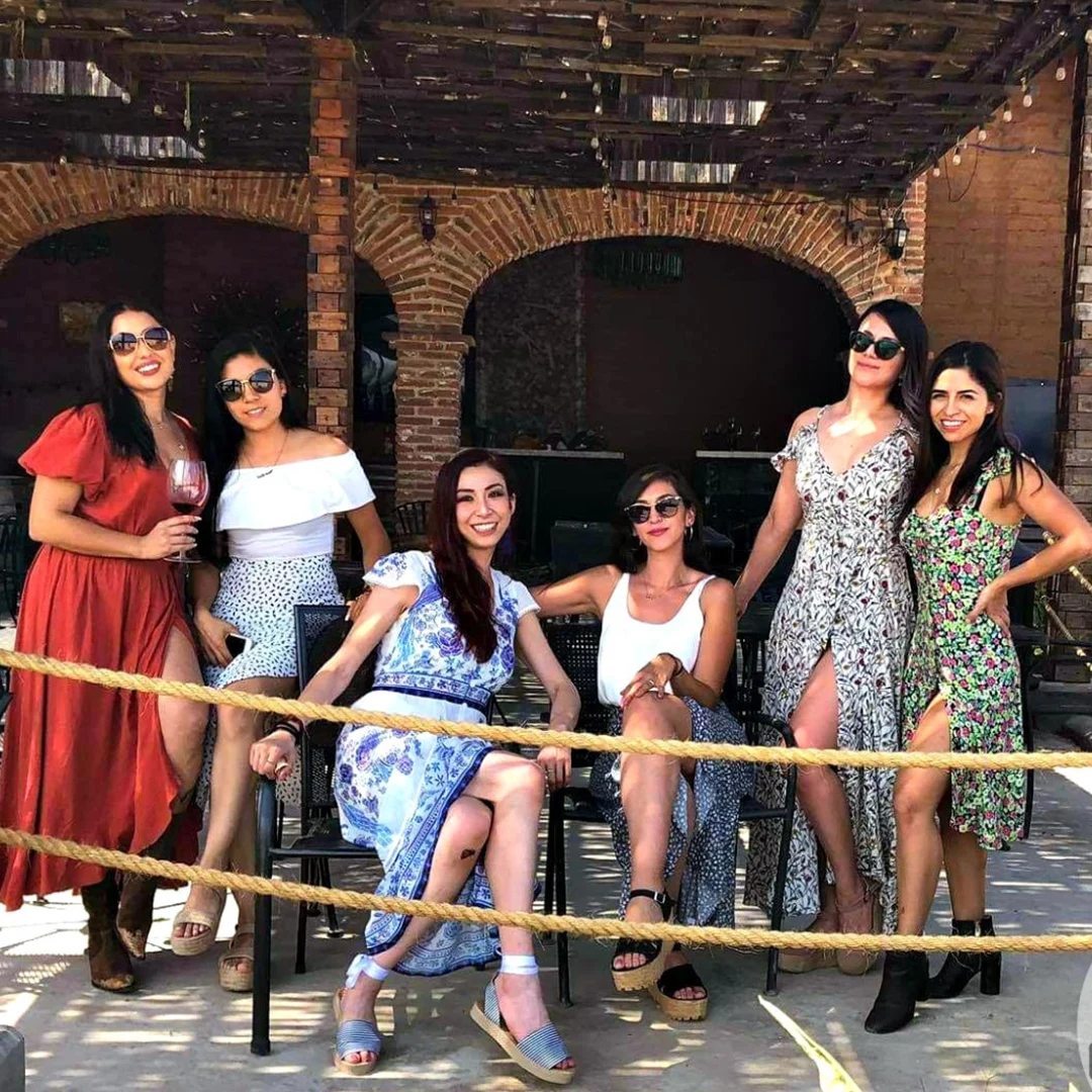 Viajeras en una visita a una vinícola del Valle de Guadalupe